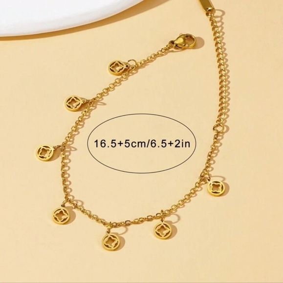 ππNEWππ CUTE!! 18kt Gold Plated over SS Hollow Cut Clover Bracelet - Picture 4 of 16